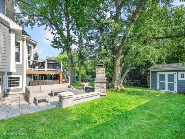 1250 W Thomas Road, Wheaton, IL 60187