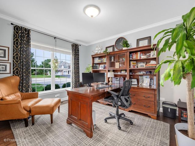 1250 W Thomas Road, Wheaton, IL 60187