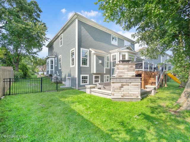 1250 W Thomas Road, Wheaton, IL 60187