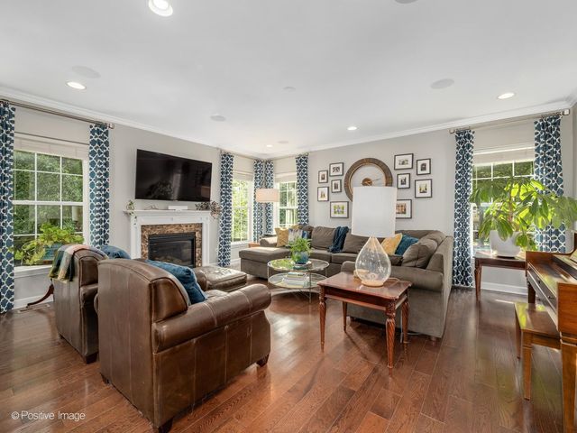 1250 W Thomas Road, Wheaton, IL 60187