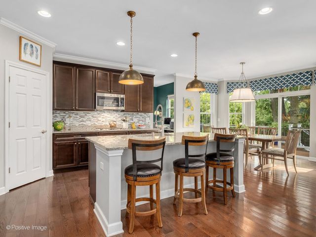 1250 W Thomas Road, Wheaton, IL 60187