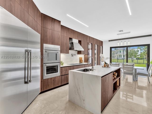 1021 NW 115th Ave, Plantation, FL 33323