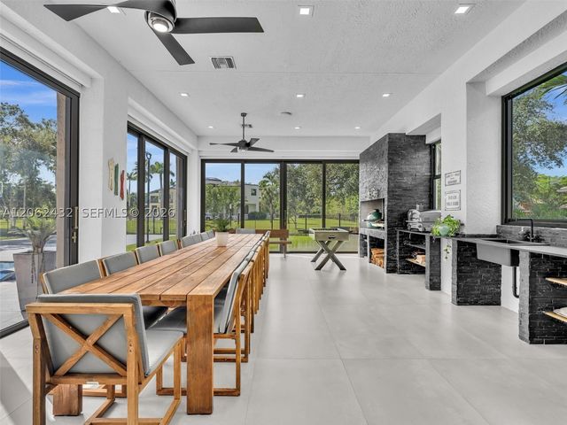 1021 NW 115th Ave, Plantation, FL 33323