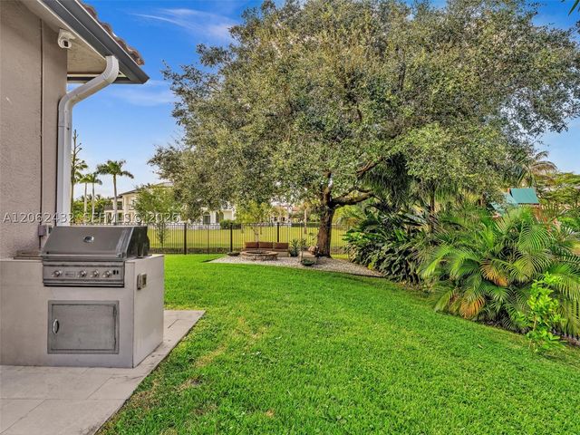 1021 NW 115th Ave, Plantation, FL 33323