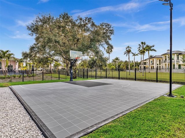 1021 NW 115th Ave, Plantation, FL 33323