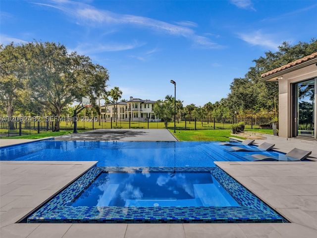 1021 NW 115th Ave, Plantation, FL 33323