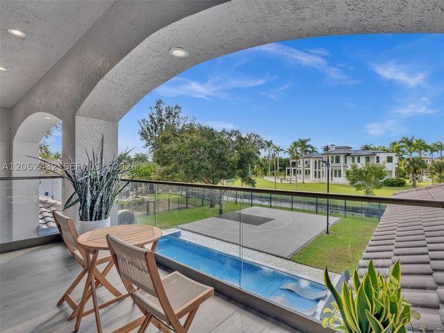 1021 NW 115th Ave, Plantation, FL 33323