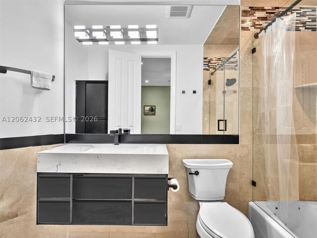1021 NW 115th Ave, Plantation, FL 33323