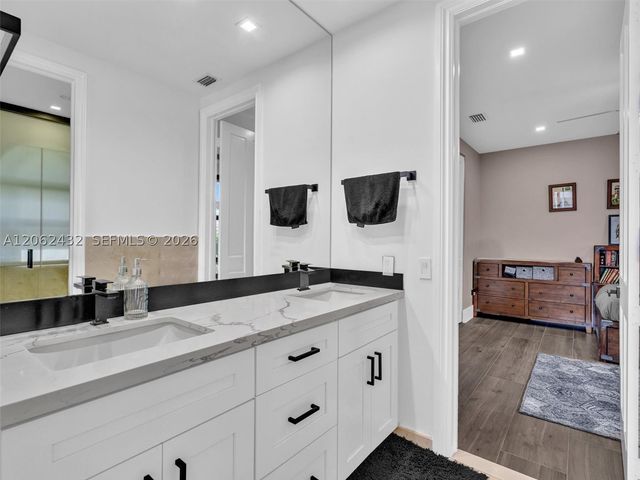 1021 NW 115th Ave, Plantation, FL 33323