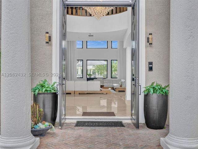 1021 NW 115th Ave, Plantation, FL 33323