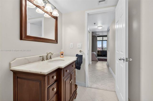 19800 Sandpointe Bay Dr 506, Tequesta, FL 33469