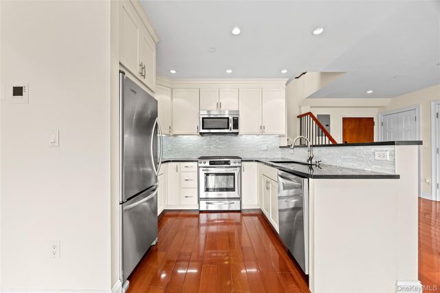 185 Battery Avenue 2A, Brooklyn, NY 11209