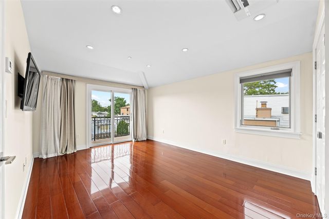 185 Battery Avenue 2A, Brooklyn, NY 11209