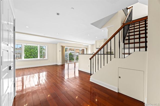 185 Battery Avenue 2A, Brooklyn, NY 11209