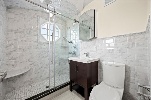 185 Battery Avenue 2A, Brooklyn, NY 11209