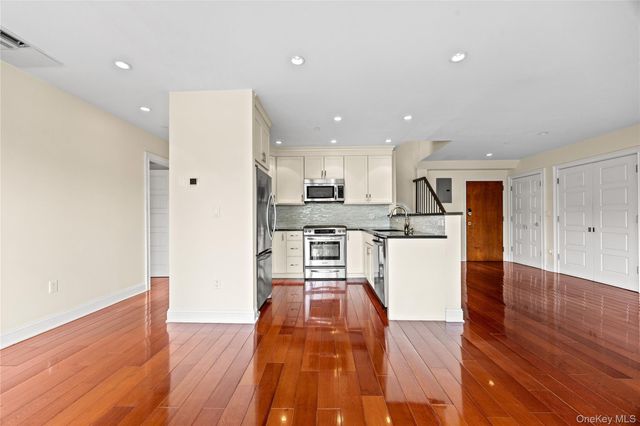 185 Battery Avenue 2A, Brooklyn, NY 11209