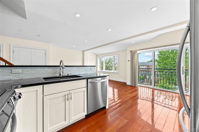 185 Battery Avenue 2A, Brooklyn, NY 11209
