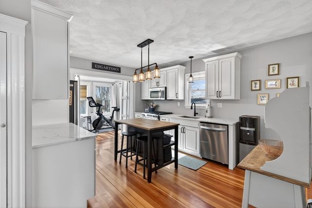 20 Pinehurst Ave, Methuen, MA 01844