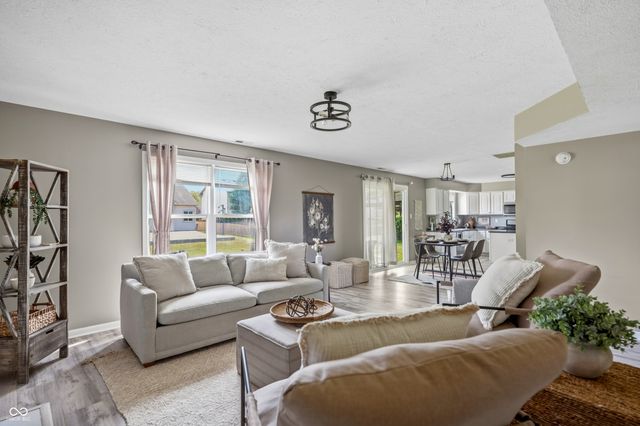 8017 Branch Creek Drive, Indianapolis, IN 46268