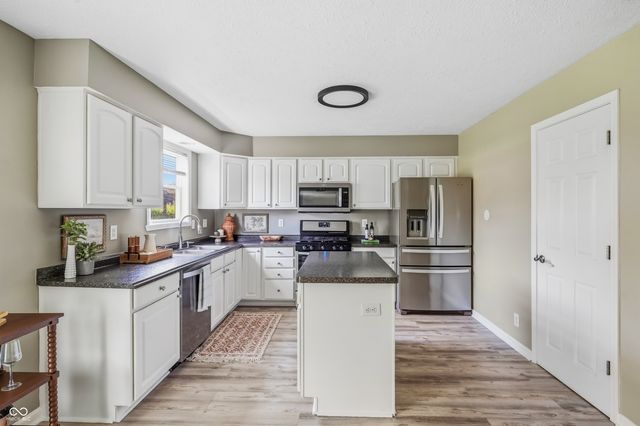 8017 Branch Creek Drive, Indianapolis, IN 46268