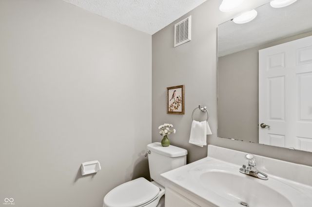 8017 Branch Creek Drive, Indianapolis, IN 46268