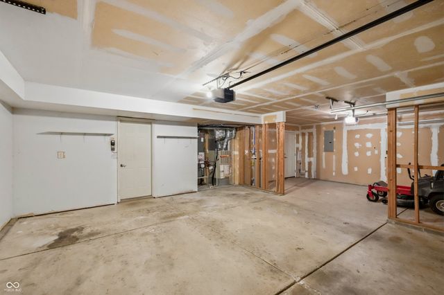 8017 Branch Creek Drive, Indianapolis, IN 46268