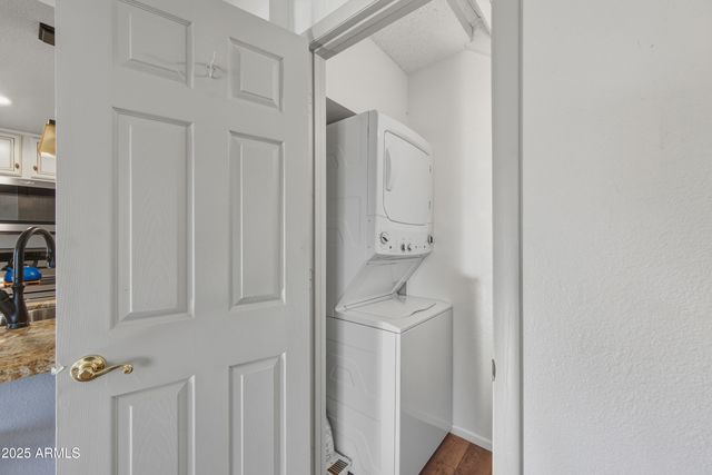 834 E JOAN D ARC Avenue, Phoenix, AZ 85022