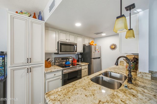 834 E JOAN D ARC Avenue, Phoenix, AZ 85022