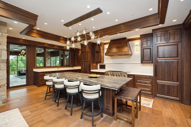 12870 Ridgeview Drive, Urbandale, IA 50323