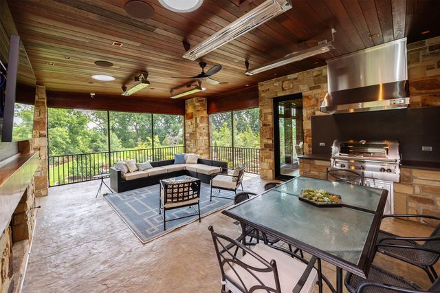 12870 Ridgeview Drive, Urbandale, IA 50323