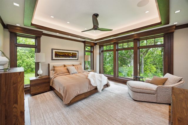 12870 Ridgeview Drive, Urbandale, IA 50323