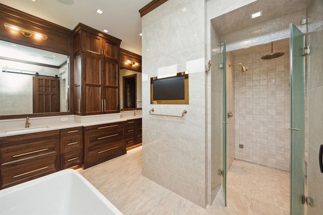 12870 Ridgeview Drive, Urbandale, IA 50323