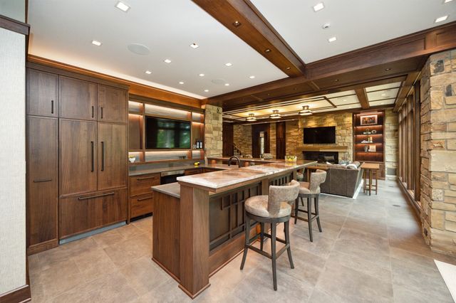 12870 Ridgeview Drive, Urbandale, IA 50323