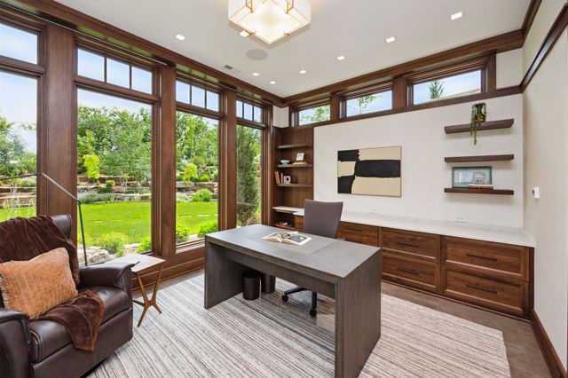 12870 Ridgeview Drive, Urbandale, IA 50323