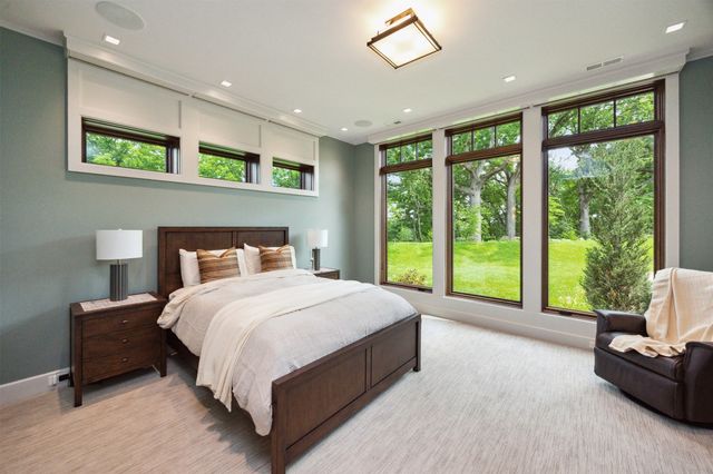 12870 Ridgeview Drive, Urbandale, IA 50323