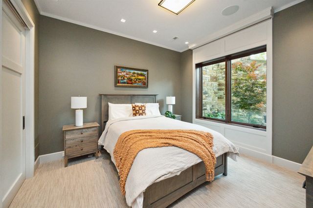 12870 Ridgeview Drive, Urbandale, IA 50323