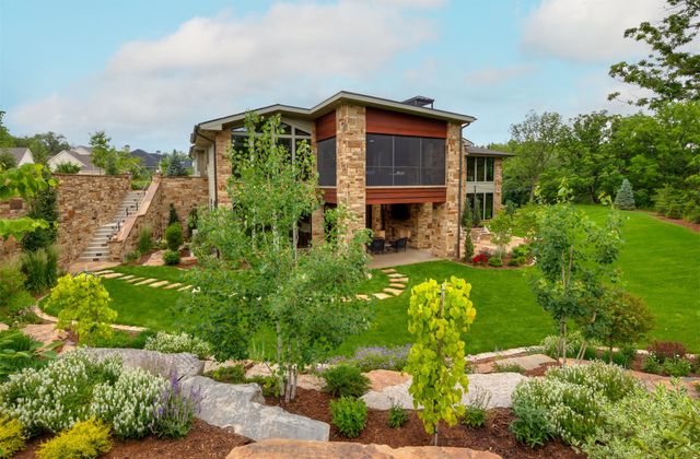 12870 Ridgeview Drive, Urbandale, IA 50323