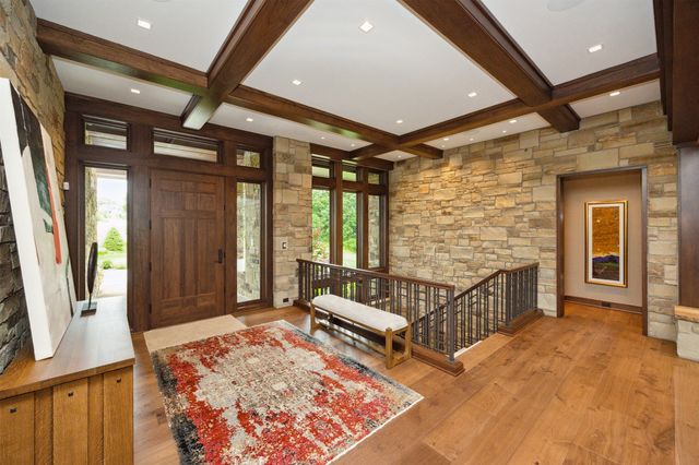 12870 Ridgeview Drive, Urbandale, IA 50323