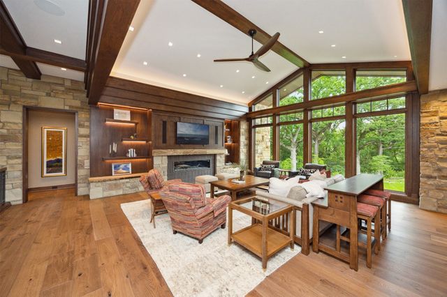 12870 Ridgeview Drive, Urbandale, IA 50323