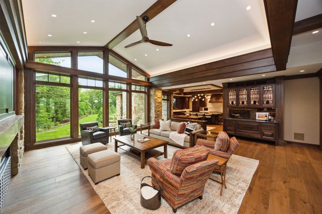 12870 Ridgeview Drive, Urbandale, IA 50323