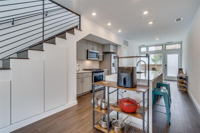2002 E 7th ST 217, Austin, TX 78702