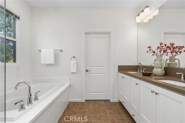 275 Rodeo 8, Irvine, CA 92602