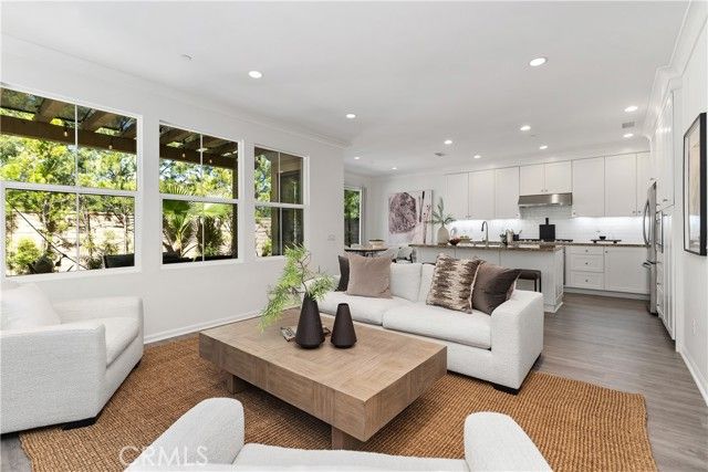 275 Rodeo 8, Irvine, CA 92602