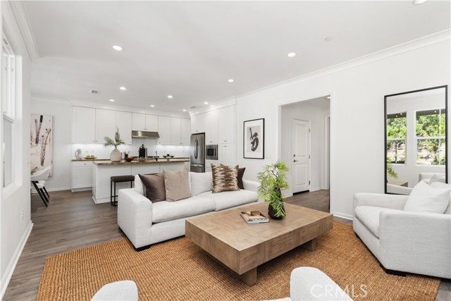 275 Rodeo 8, Irvine, CA 92602