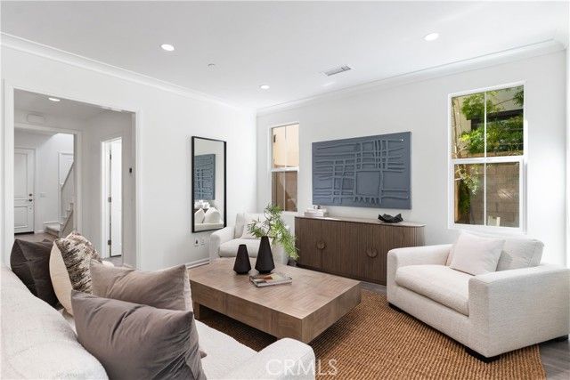 275 Rodeo 8, Irvine, CA 92602