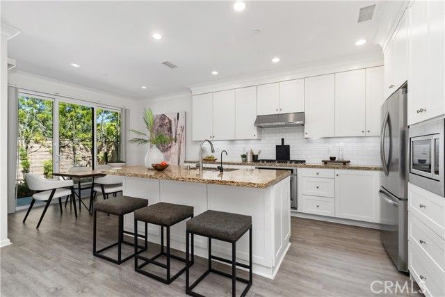 275 Rodeo 8, Irvine, CA 92602