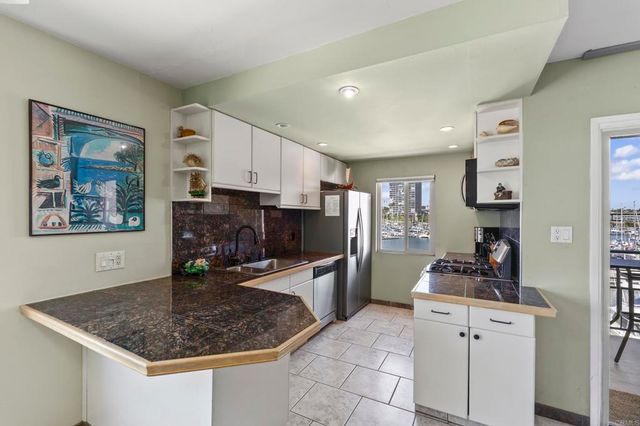 1202 N Pacific Street 301B, Oceanside, CA 92054