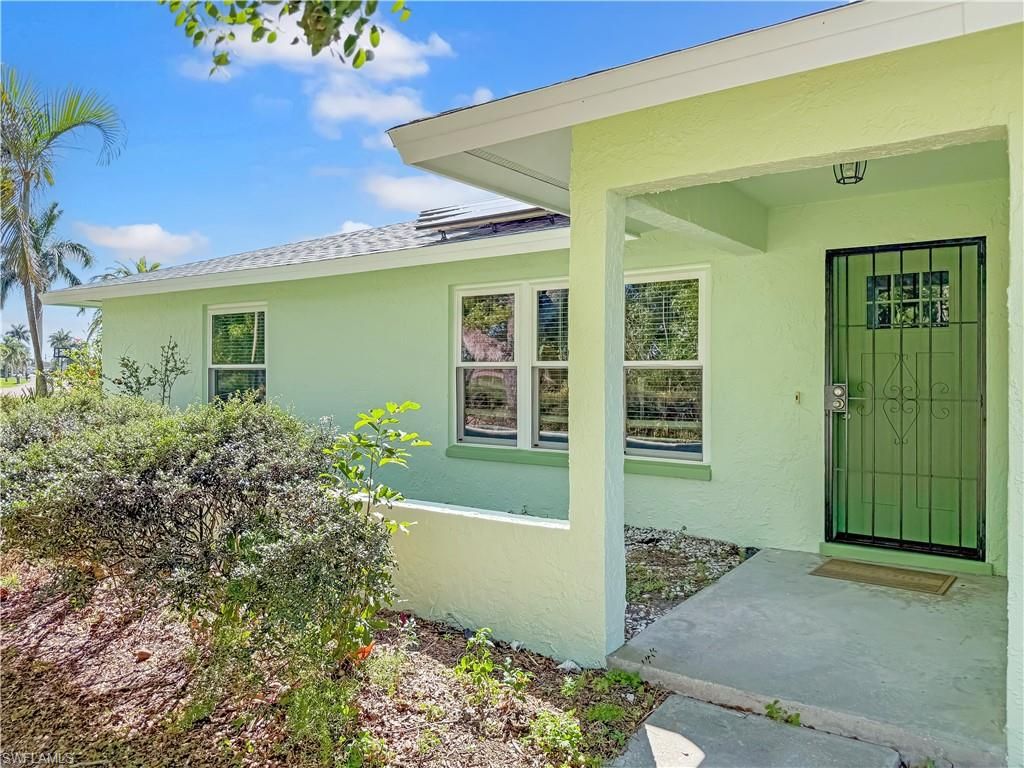 Image 4 of property listing at 3510 SE 2nd AVE, Cape Coral, FL 33904