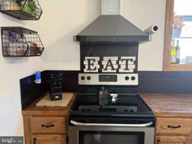 920 THIRD AVE, Croydon, PA 19021