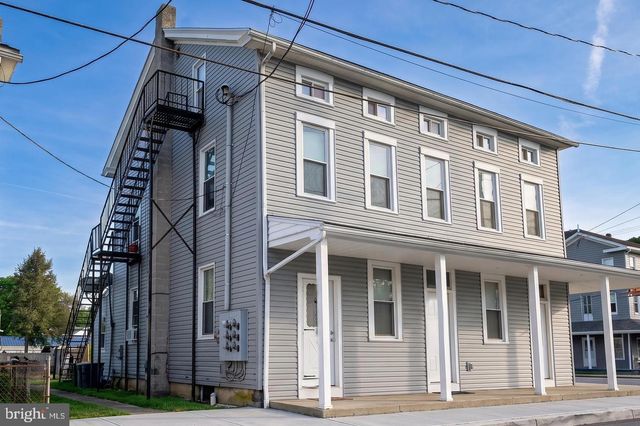 8 E BROADWAY AVE, Etters, PA 17319